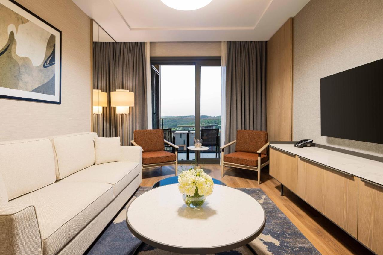 Отель Movenpick Living Istanbul Camlivadi Экстерьер фото