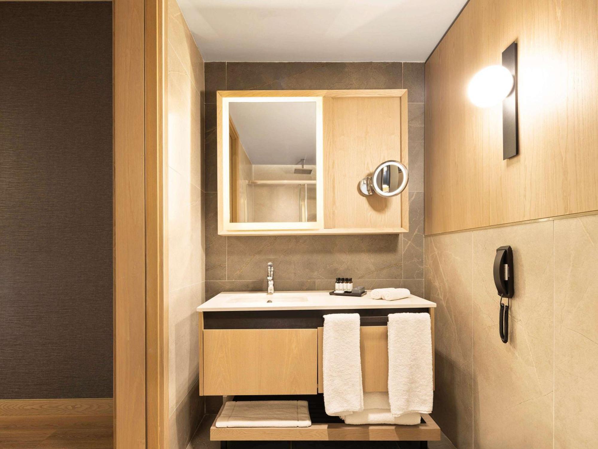 Отель Movenpick Living Istanbul Camlivadi Экстерьер фото