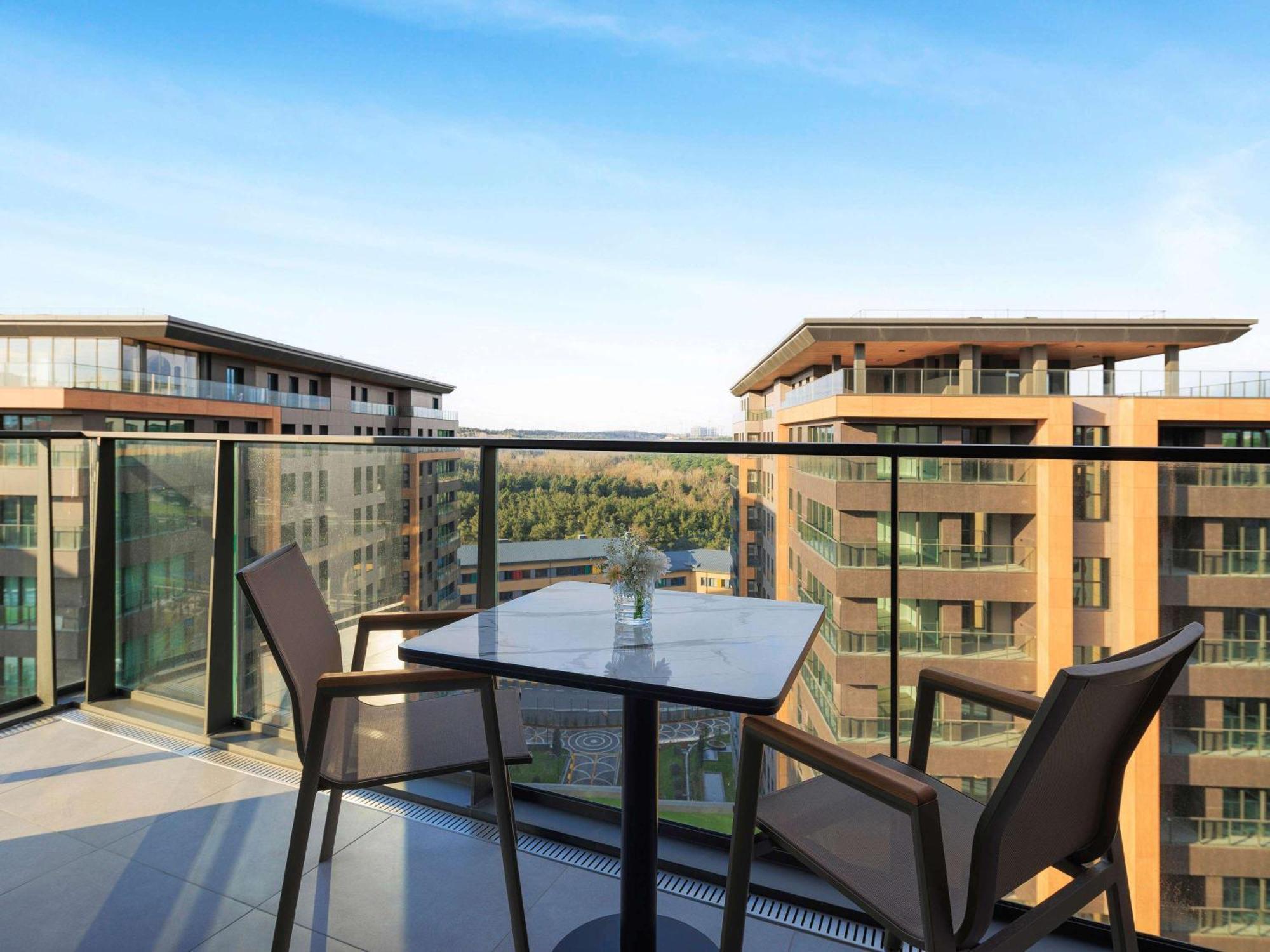 Отель Movenpick Living Istanbul Camlivadi Экстерьер фото